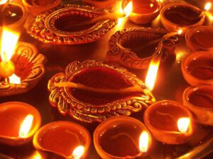 Read more about the article दीपावली (Diwali) मनाने का कारण: धार्मिक, सांस्कृतिक और ऐतिहासिक महत्व