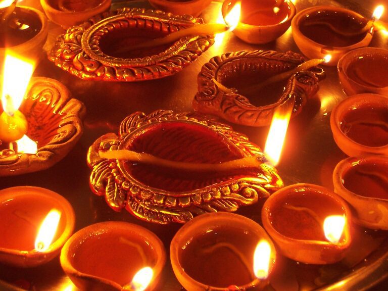 दीपावली (Diwali) मनाने का कारण: धार्मिक, सांस्कृतिक और ऐतिहासिक महत्व