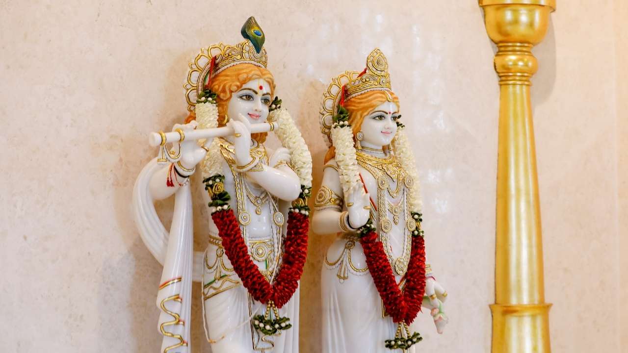 Read more about the article राधा नाम जाप 108 बार: जीवन में लाएं प्रेम, शांति और समृद्धि का दिव्य आशीर्वाद